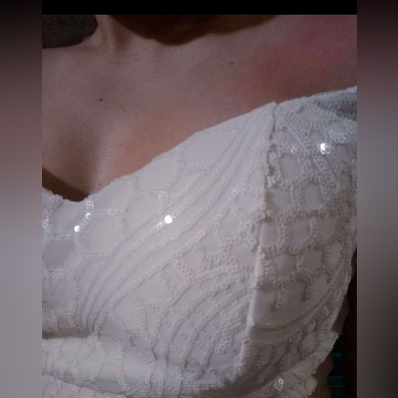 Beautiful white zip back mermaid weeding dress size Small - Picture 4 of 7